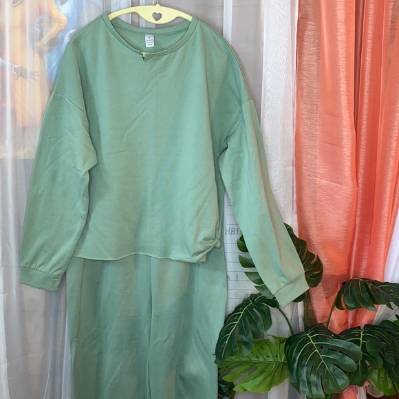 Simple Comfortable Set!!! - Picture 2 of 4